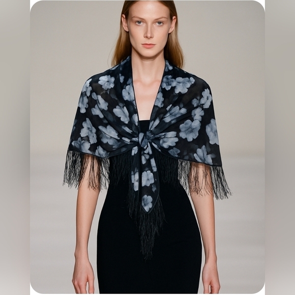 Women's shawl, summer, light size 35x35 - Picture 1 of 5